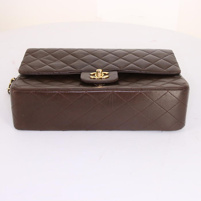 Chanel Timeless Classic handbag in brown quilted leather - Detail D5
