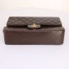 Bolso de mano Chanel Timeless Classic en cuero acolchado marrón - Detail D5 thumbnail