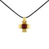 Pomellato Croix pendant in yellow gold and garnet - 00pp thumbnail