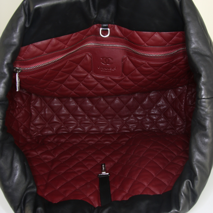 Chanel Coco Cocoon large model shopping bag in black leather - Detail D2