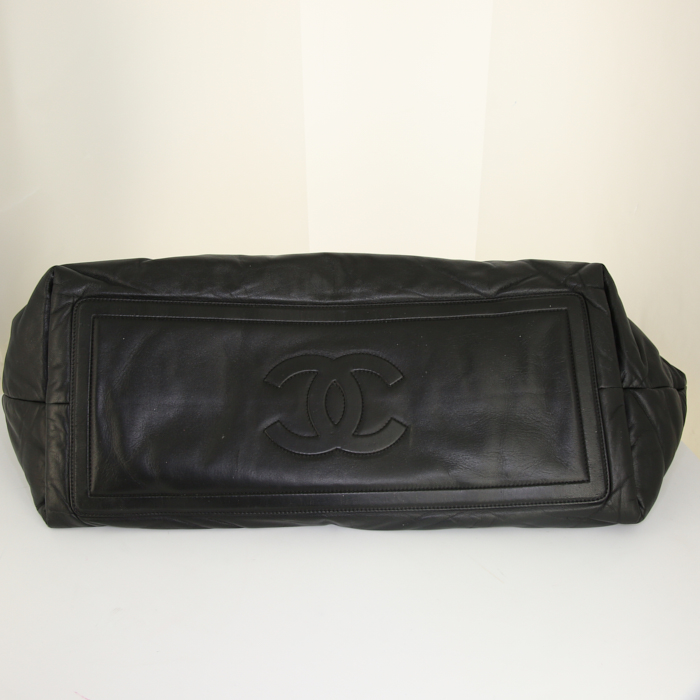 Chanel Coco Cocoon large model shopping bag in black leather - Detail D4