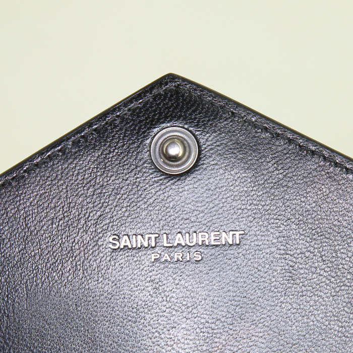 Borsa Saint Laurent Enveloppe in pelle nera simil coccodrillo - Detail D3