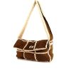 Bolso de mano Chanel Petit Shopping en cuero de obeja volteado marrón y beige - 00pp thumbnail
