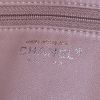 Bolso de mano Chanel Timeless jumbo en cuero color topo y lana color topo - Detail D4 thumbnail