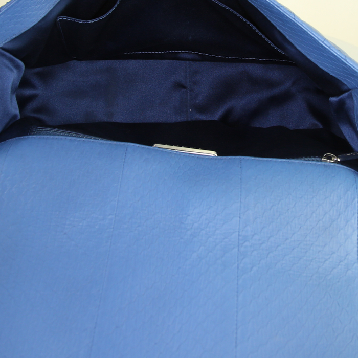 Sac à main Chanel  Timeless en cuir bleu - Detail D3