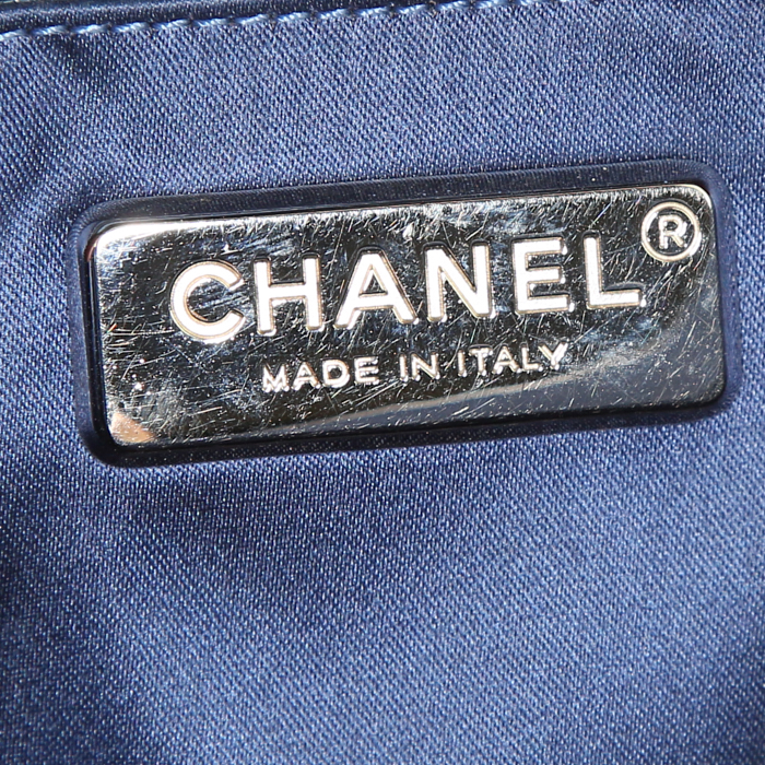 Sac à main Chanel  Timeless en cuir bleu - Detail D4