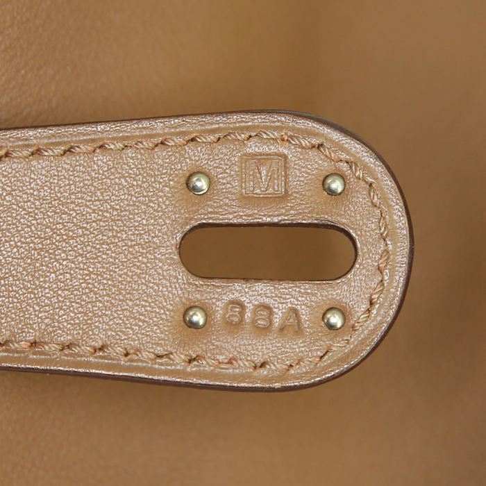 Bolso de mano Hermès Lindy en cuero swift Cannelle - Detail D4