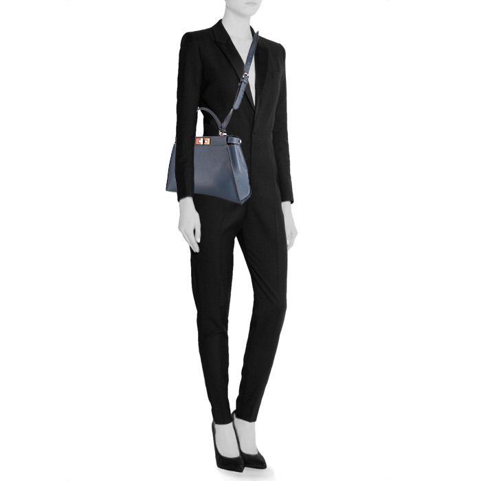 Fendi Peekaboo Regular medium model shoulder bag in blue leather - Detail D2