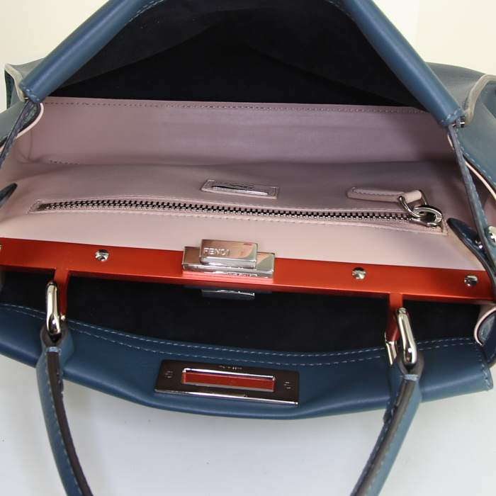Borsa a tracolla Fendi Peekaboo Regular modello medio in pelle blu - Detail D3