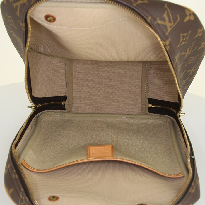 Bolso de mano Louis Vuitton Excursion en lona Monogram revestida y cuero natural - Detail D2