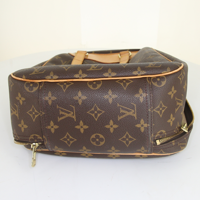 Bolso de mano Louis Vuitton Excursion en lona Monogram revestida y cuero natural - Detail D4
