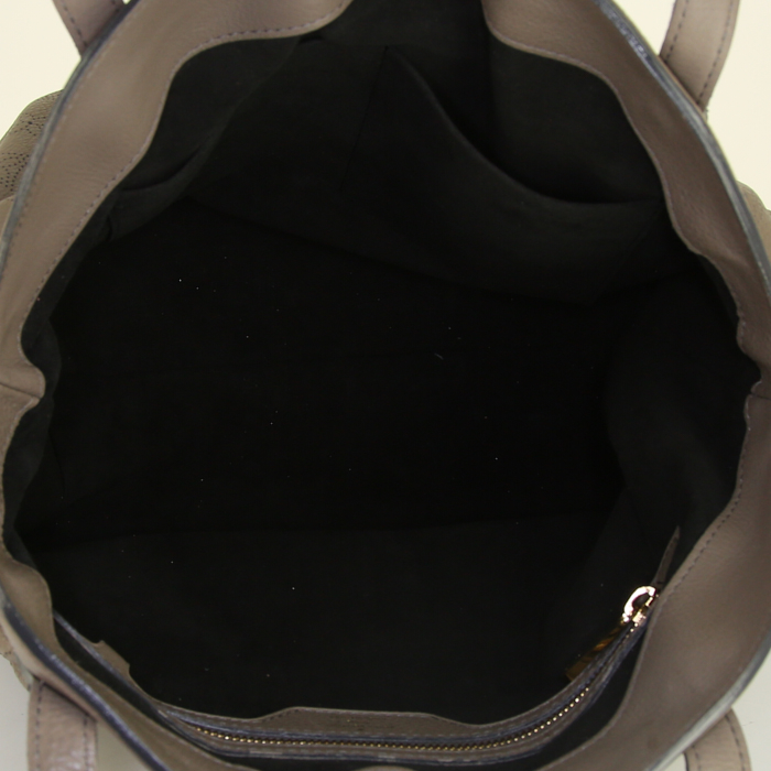 Bolso de mano Louis Vuitton Cirrus en cuero mahina beige gris - Detail D2
