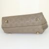 Louis Vuitton Cirrus handbag in grey-beige mahina leather - Detail D4 thumbnail
