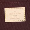 Bolsito de mano Louis Vuitton Favorite en lona Monogram marrón y cuero marrón - Detail D3 thumbnail