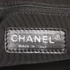 Sac à main Chanel Bowling en cuir verni matelassé noir - Detail D4 thumbnail