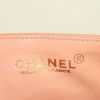 Sac à main Chanel Baguette en toile siglée rose - Detail D3 thumbnail