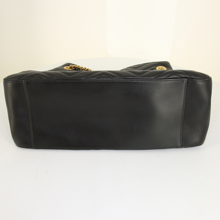 Sac bandoulière Gucci GG Marmont en cuir matelassé noir - Detail D5