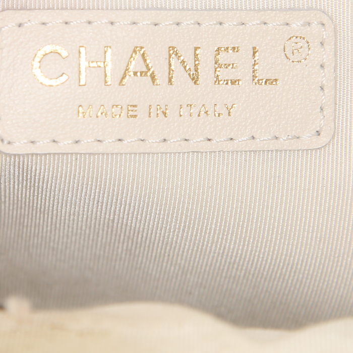 Mochila Chanel Sac à dos en cuero granulado blanquecino - Detail D3