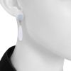 Paire de pendants d'oreilles époque années 90 Vintage en or blanc,  diamants et calcédoine bleue - Detail D1 thumbnail