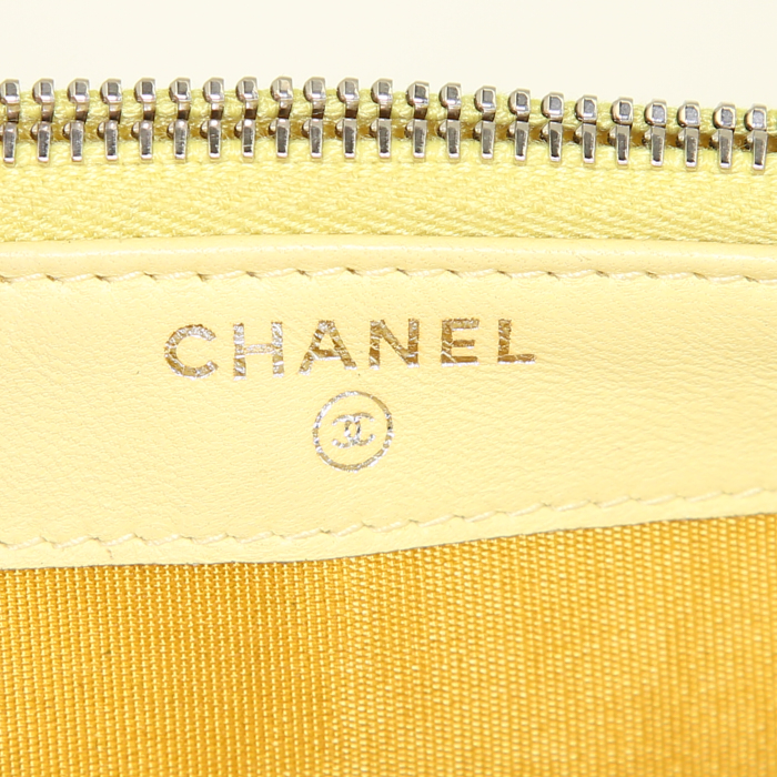 Sac bandoulière Chanel en lézard jaune - Detail D3