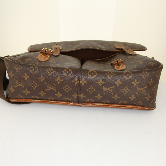 Louis Vuitton Messenger shoulder bag in brown monogram canvas and natural leather - Detail D4