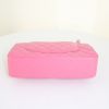Bolso de mano Chanel Timeless en cuero acolchado rosa - Detail D5 thumbnail