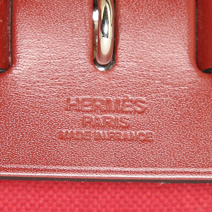 Bolso bandolera Hermes Herbag en lona color burdeos y cuero color burdeos - Detail D3