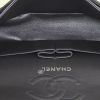 Sac bandoulière Chanel Timeless en cuir matelassé gris - Detail D3 thumbnail