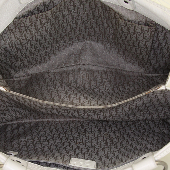 Dior Gaucho bag worn on the shoulder or carried in the hand in white leather - Detail D2