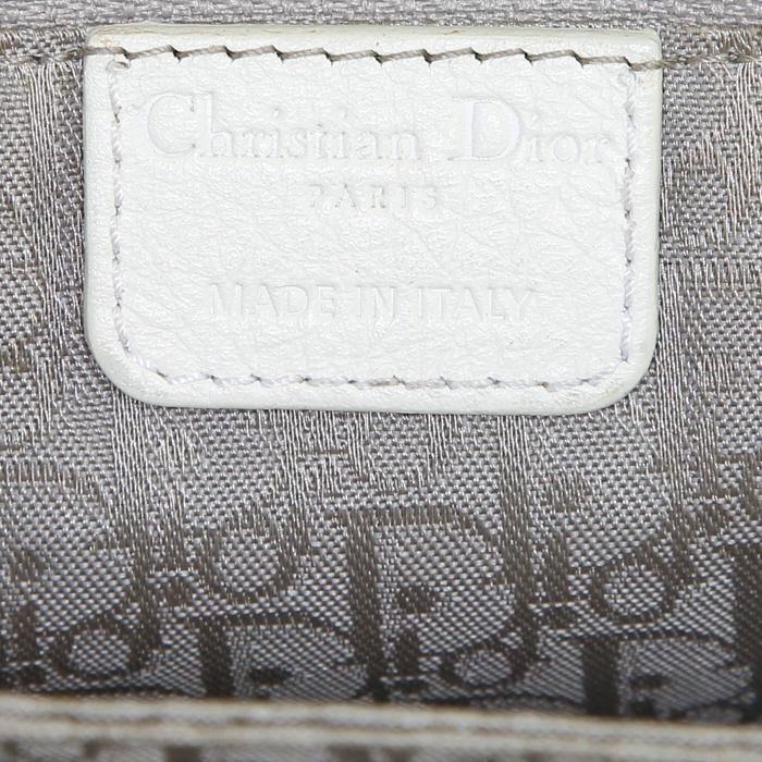 Dior Gaucho bag worn on the shoulder or carried in the hand in white leather - Detail D3