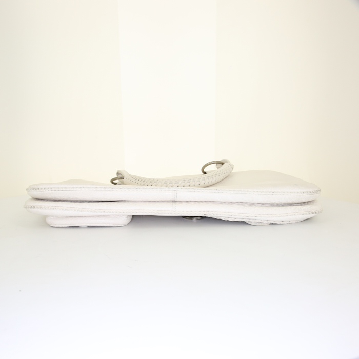 Dior Gaucho bag worn on the shoulder or carried in the hand in white leather - Detail D4