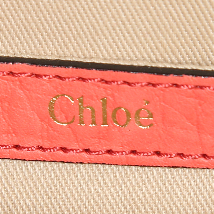 Sac bandoulière Chloé Sally en cuir verni rouge et cuir grainé rose - Detail D4