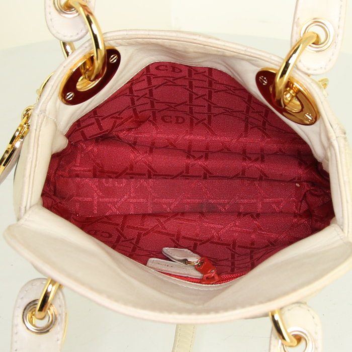 Sac bandoulière Dior Mini Lady Dior en cuir cannage crème - Detail D3