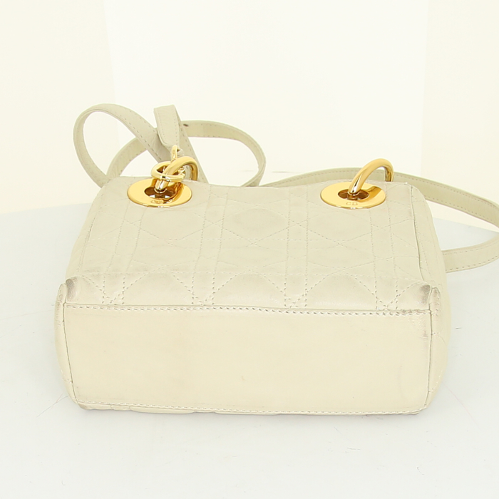 Borsa a tracolla Dior Mini Lady Dior in pelle cannage color crema - Detail D5
