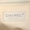 Sac cabas Chanel Grand Shopping en cuir grainé gris - Detail D3 thumbnail