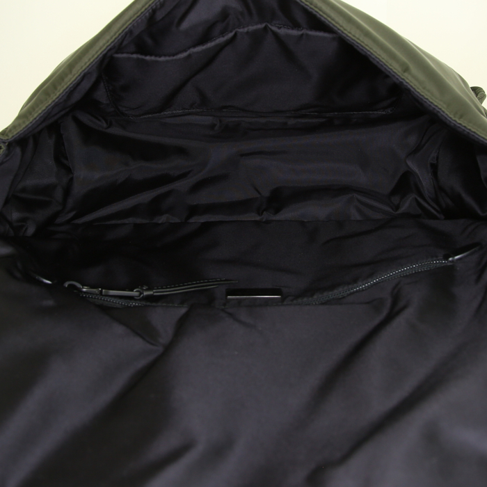 Sac bandoulière Prada Etiquette en toile vert-kaki et cuir noir - Detail D2