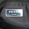 Bolso bandolera Prada Etiquette en lona caqui y cuero negro - Detail D3 thumbnail