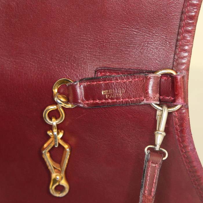 Bolso de mano Hermès Trim en cuero box color burdeos - Detail D3