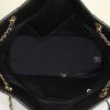 Chanel Shopping Soft CC shopping bag in black quilted grained leather - Detail D2 thumbnail