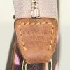 Pochette Louis Vuitton Pochette accessoires in tela monogram marrone e pelle naturale - Detail D3 thumbnail