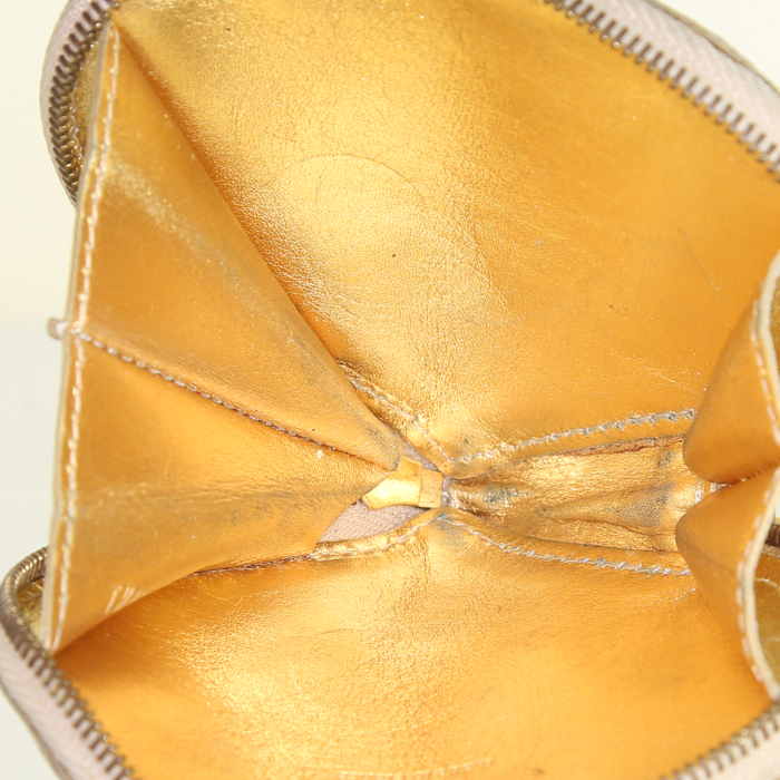 Billetera Louis Vuitton en cuero Monogram dorado - Detail D2