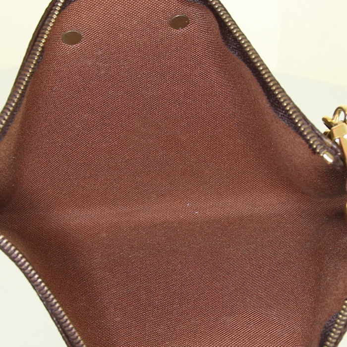 Pochette Louis Vuitton Eva en toile monogram marron et cuir naturel - Detail D2