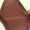 Pochette Louis Vuitton Eva in tela monogram marrone e pelle naturale - Detail D2 thumbnail
