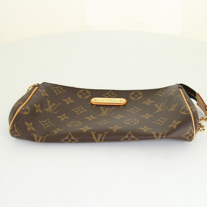 Pochette Louis Vuitton Eva in tela monogram marrone e pelle naturale - Detail D4