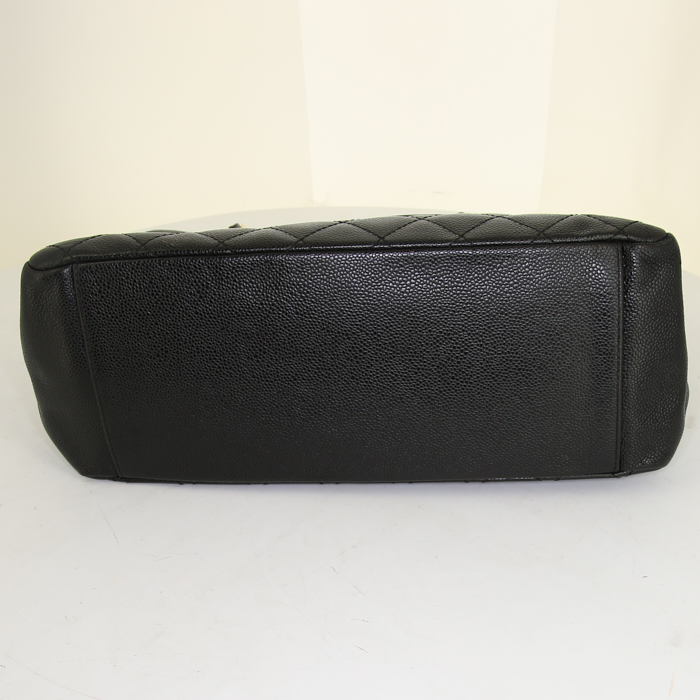 Sac porté épaule ou main Chanel Shopping GST grand modèle en cuir grainé matelassé noir - Detail D4
