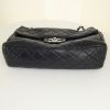 Chanel Timeless Maxi Jumbo shoulder bag in navy blue quilted leather - Detail D5 thumbnail