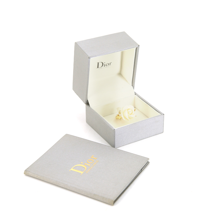 Bague Dior Pré Catelan en or jaune,  corail blanc et diamant - Detail D2