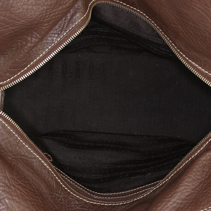 Bolso de mano Celine Boogie en cuero granulado marrón - Detail D2