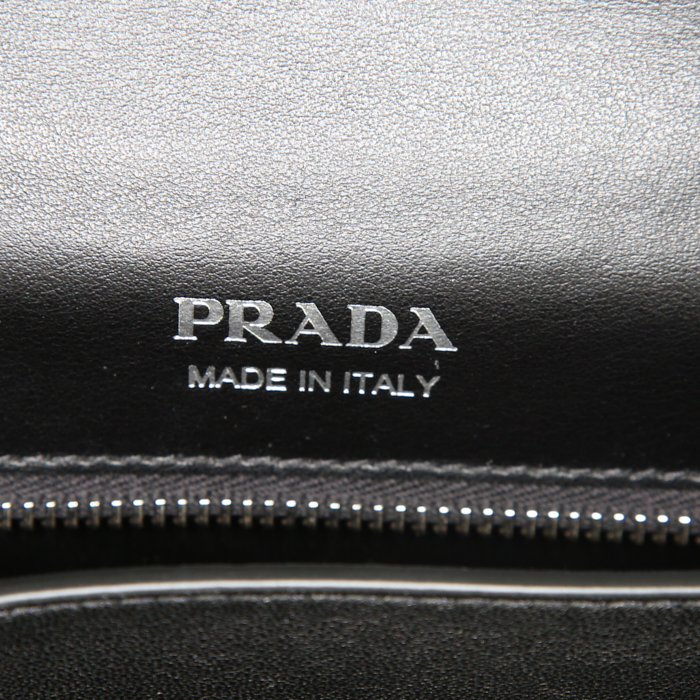 Borsa da spalla o a mano Prada Elektra in pelle nera con borchie - Detail D4