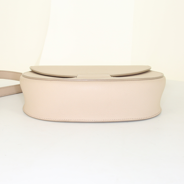 Céline Trotteur shoulder bag in beige grained leather - Detail D4